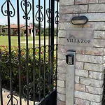 Zoe Holiday home